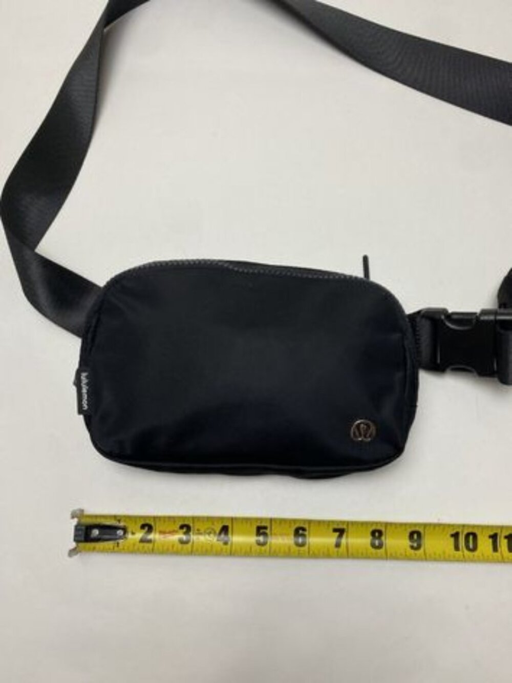 Lululemon Black Everywhere Belt Bag - Picture 5 of 7